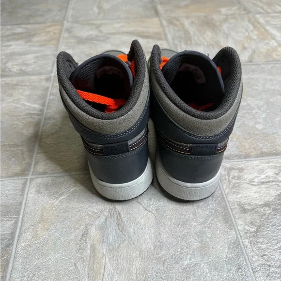 Air Jordan 1 Mid SE Night Stadium GS Shoe Size 6.5Y Grey FQ8341-017 Preowned - Picture 3 of 7